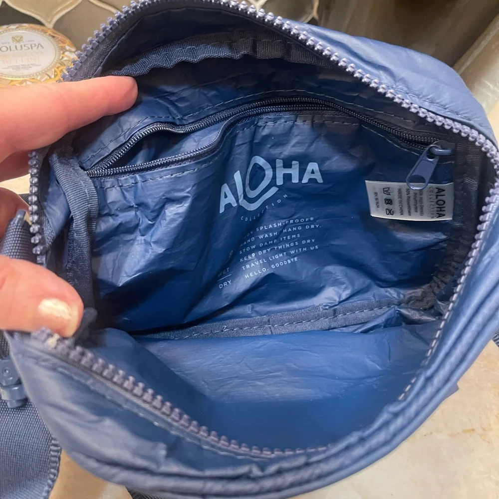 ALOHAS Navy Blue Crossbody Bag